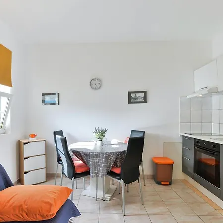 Apartment By The Sea - 20037
