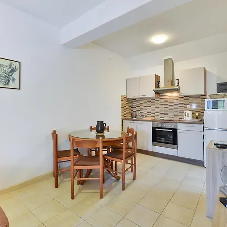 Apartment By The Sea - 20037